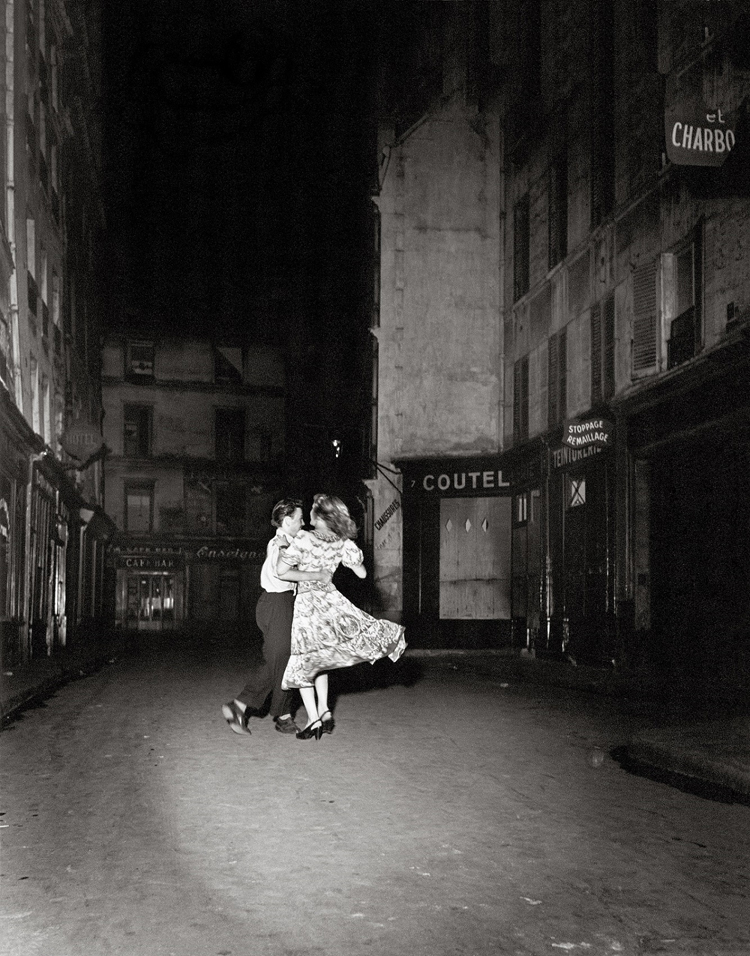 ロベール・ドアノー 《パリ祭のラストワルツ》