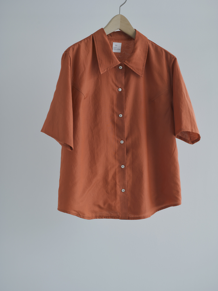 杏のコンフィチュールみたいなオレンジ色のコットンシルクシャツ